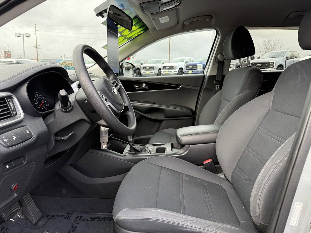 Used 2019 Kia Sorento L image 18