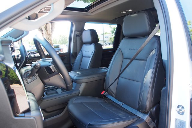 Used 2024 GMC Sierra 2500 Denali w/ Technology Package AWD/4WD image 18