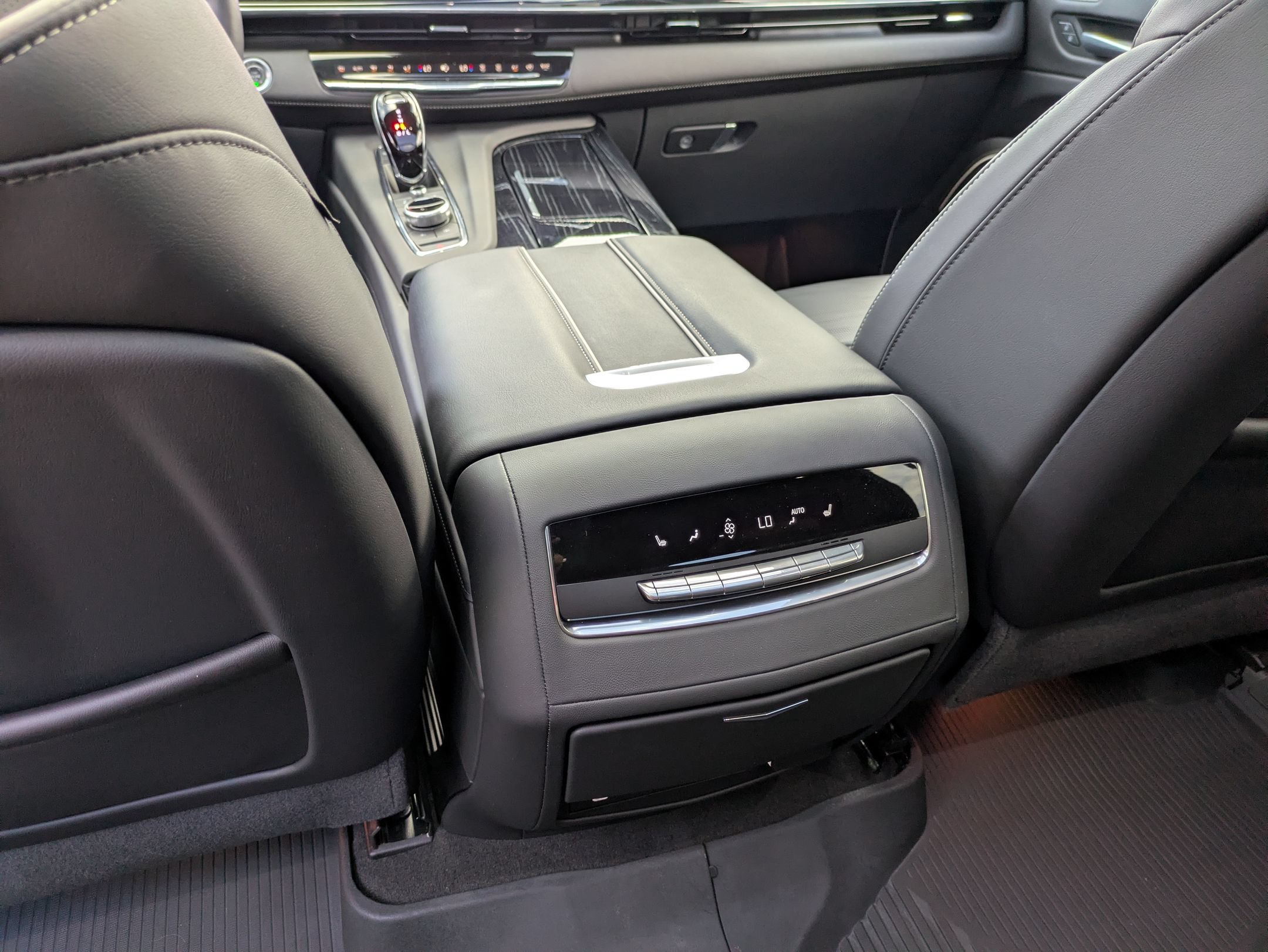 Used 2024 Cadillac Escalade Sport w/ LPO, ONYX Package AWD/4WD image 32