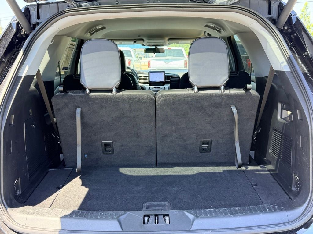 Certified 2023 Ford Explorer XLT w/ Equipment Group 202A RWD image 30