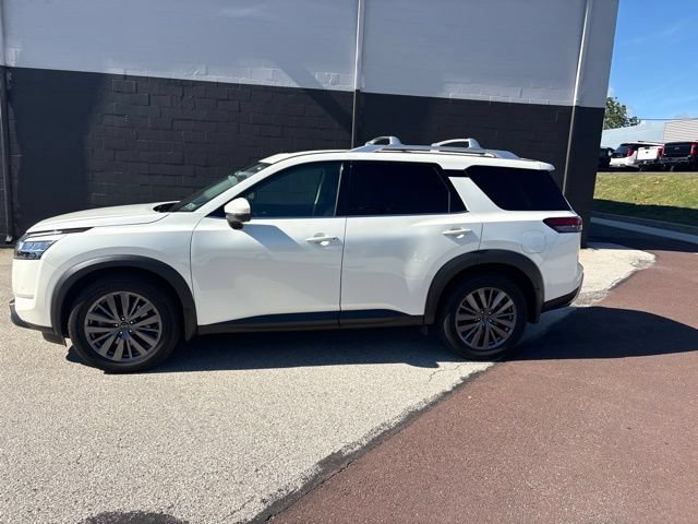 Used 2024 Nissan Pathfinder SL w/ SL Premium Package AWD/4WD image 2