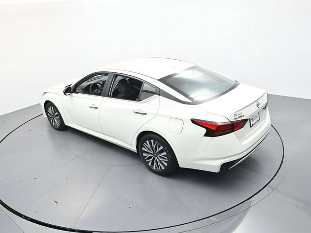 Used 2025 Nissan Altima 2.5 SV FWD image 37
