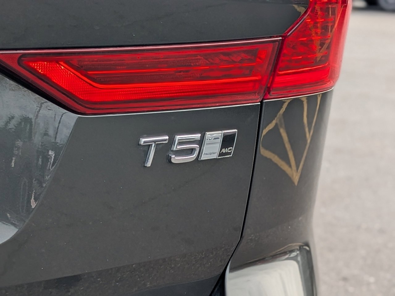 Used 2019 Volvo XC60 T5 Inscription w/ Protection Package image 13