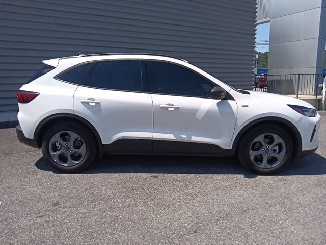 Certified 2025 Ford Escape ST-Line w/ Tech Pack #1 FWD image 2
