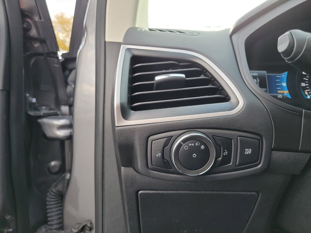 Certified 2024 Ford Edge SEL image 21