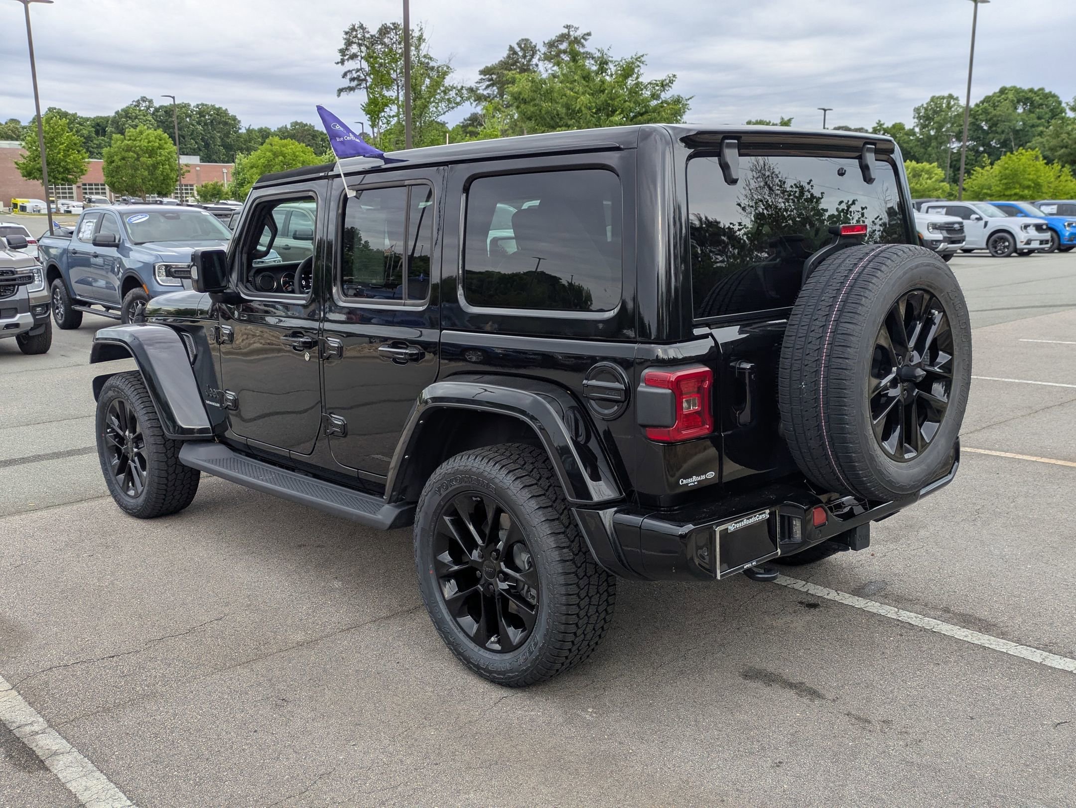 Used 2023 Jeep Wrangler Unlimited Sahara AWD/4WD image 6