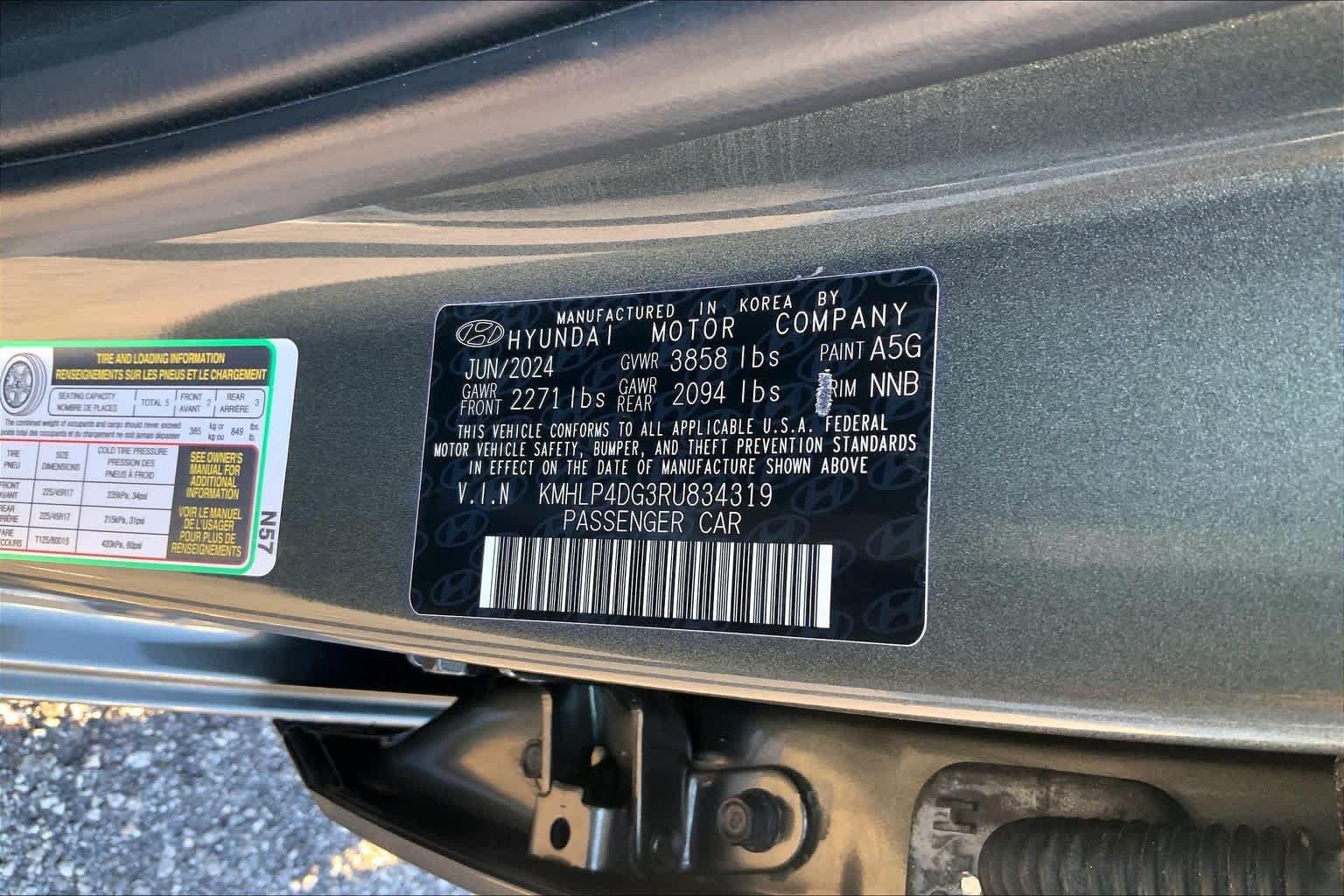 Used 2024 Hyundai Elantra Limited FWD image 30