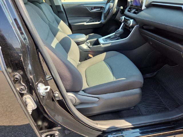 Used 2024 Toyota RAV4 XLE FWD image 29