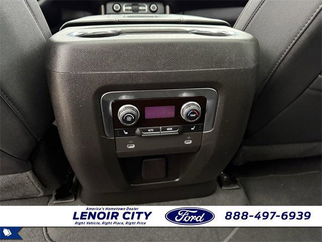 Used 2023 Chevrolet Suburban High Country image 12