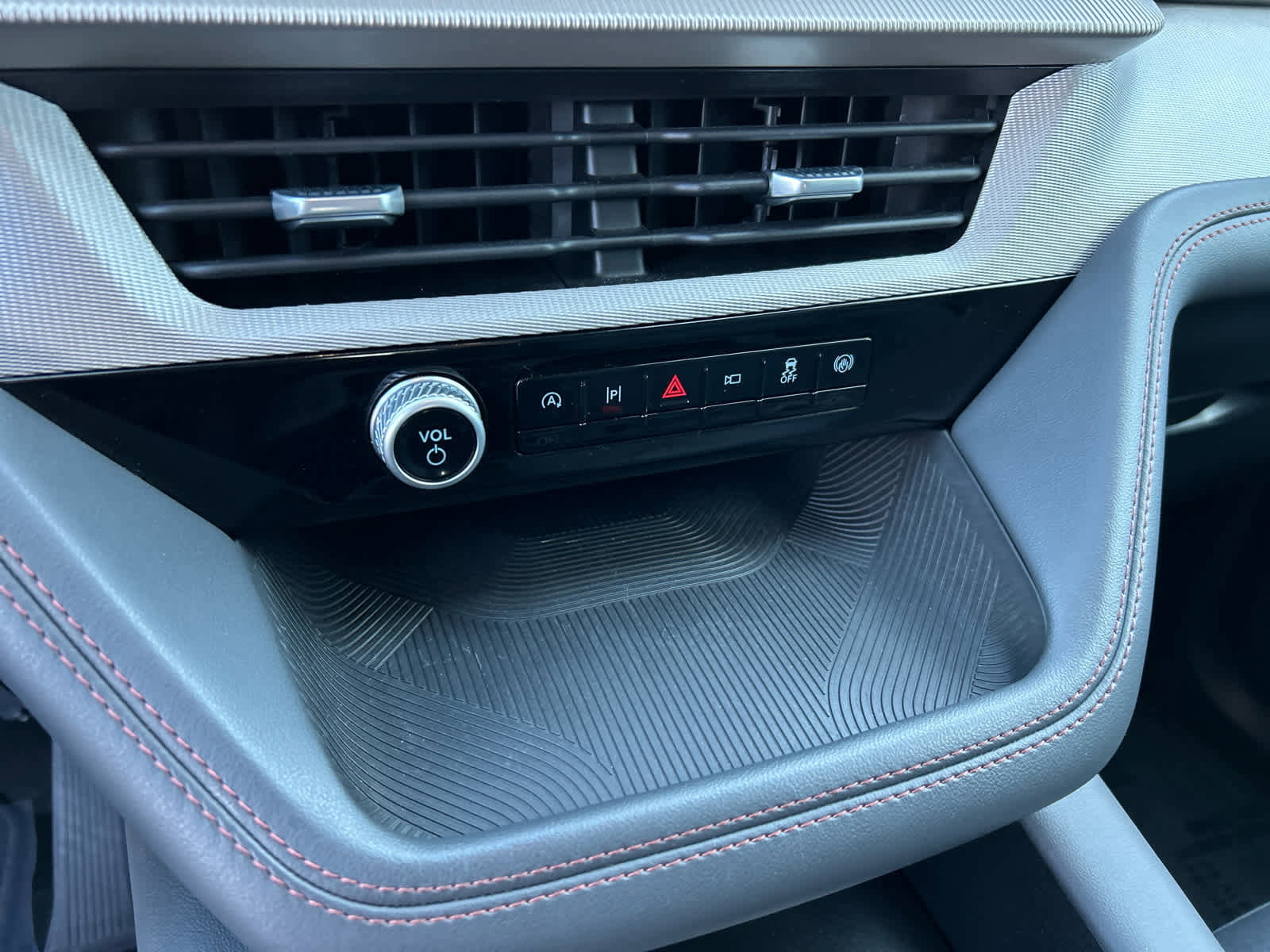 Certified 2025 Ford Explorer Active image 35