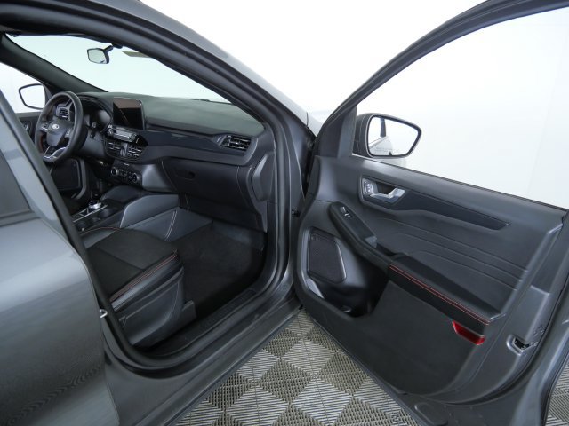 Certified 2025 Ford Escape ST-Line AWD/4WD image 11