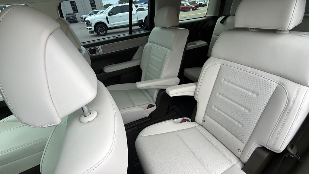 Used 2025 Hyundai Santa Fe Calligraphy FWD image 24