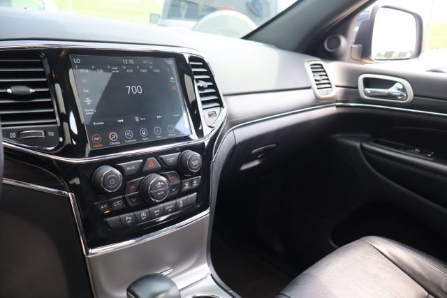 Used 2022 Jeep Grand Cherokee Limited w/ Tech Group AWD/4WD image 22