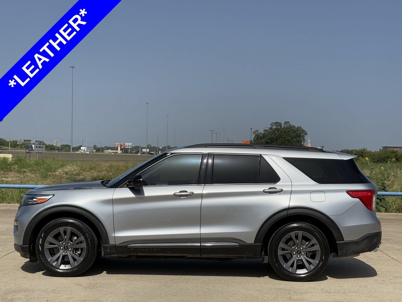 Certified 2023 Ford Explorer XLT w/ Equipment Group 202A RWD image 3