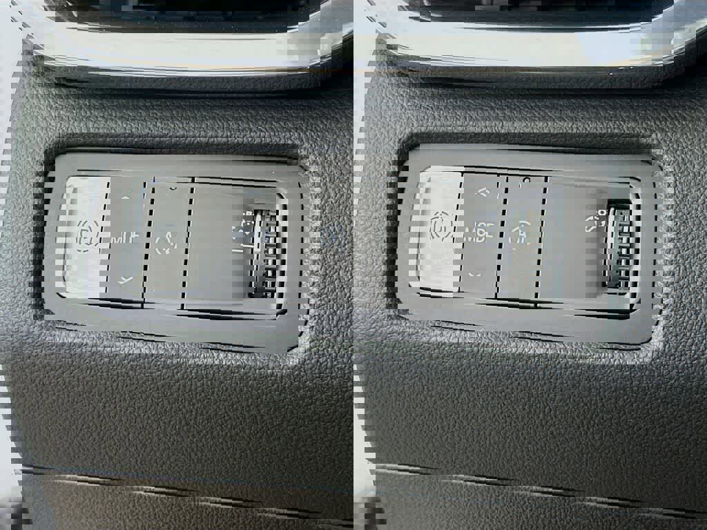 Used 2025 GMC Acadia Elevation image 27