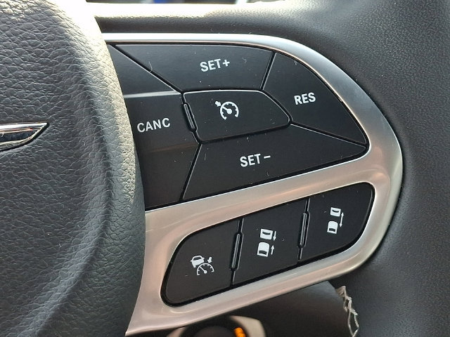 Used 2026 Chrysler Pacifica Limited FWD image 26