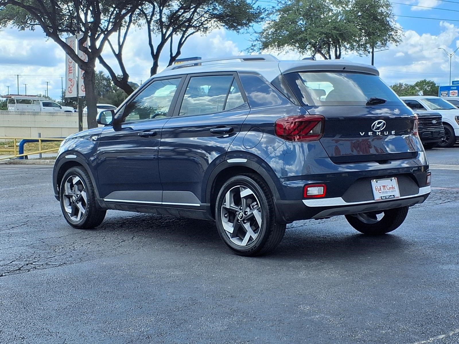 Used 2025 Hyundai Venue Limited FWD image 8