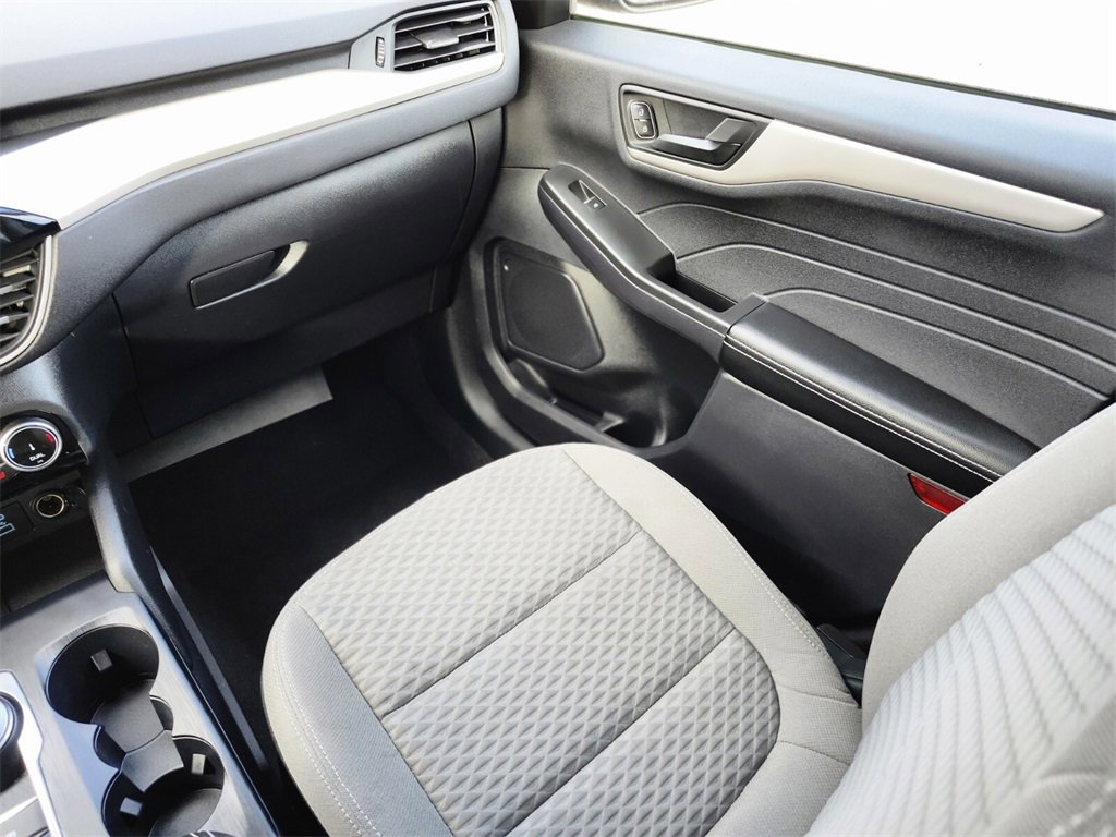 Certified 2022 Ford Escape SE w/ SE Sport Appearance Package image 15