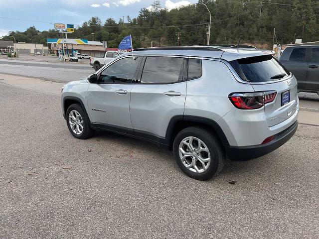 Used 2024 Jeep Compass Latitude AWD/4WD image 8