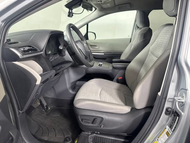 Used 2024 Toyota Sienna LE AWD/4WD image 11