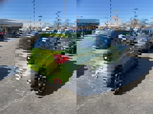 Used 2024 Hyundai Venue SEL image 3