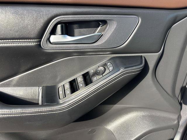 Used 2023 Nissan Rogue SV w/ SV Premium B Package image 18