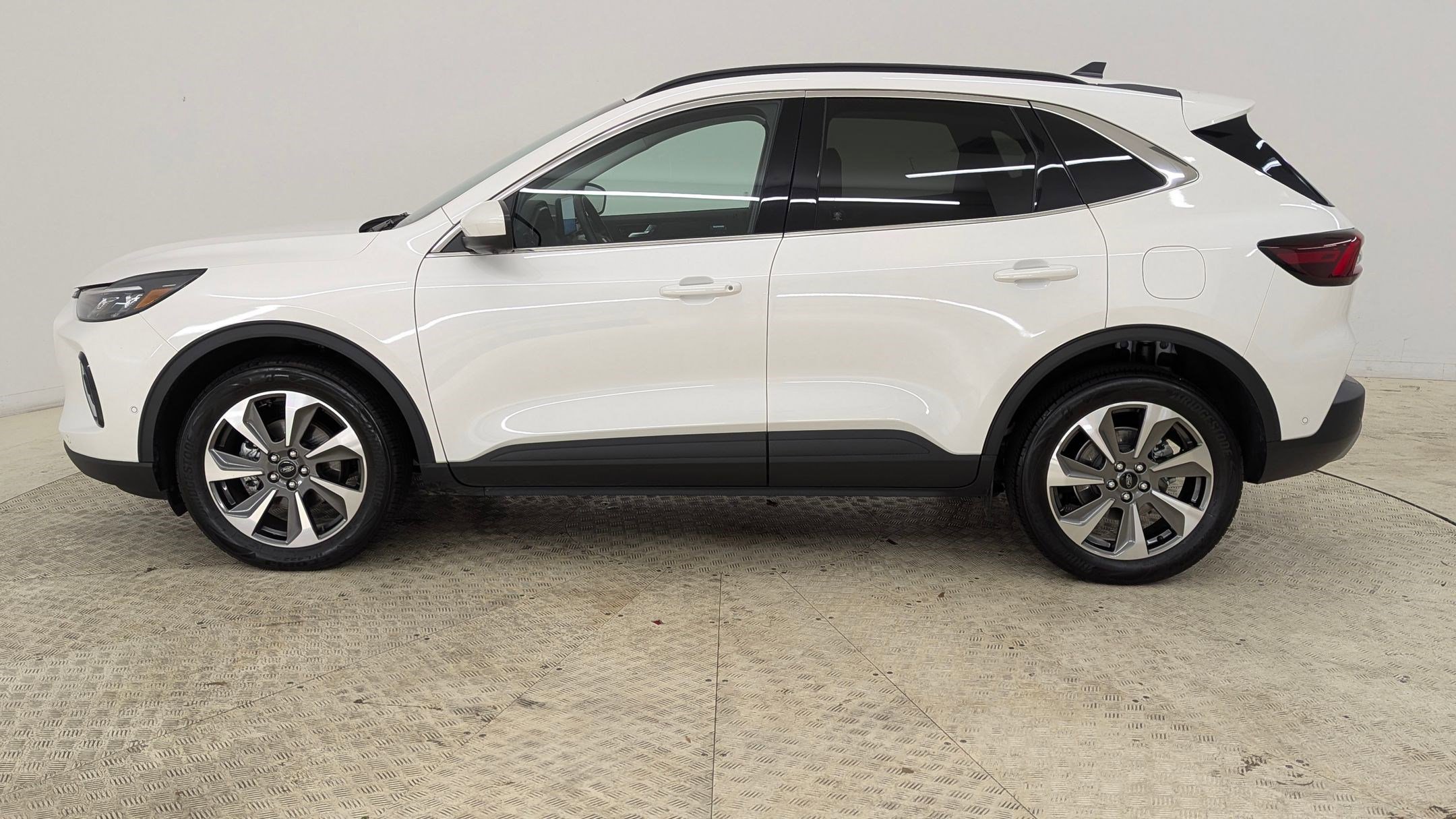 Certified 2023 Ford Escape Platinum w/ Premium Technology Package image 2