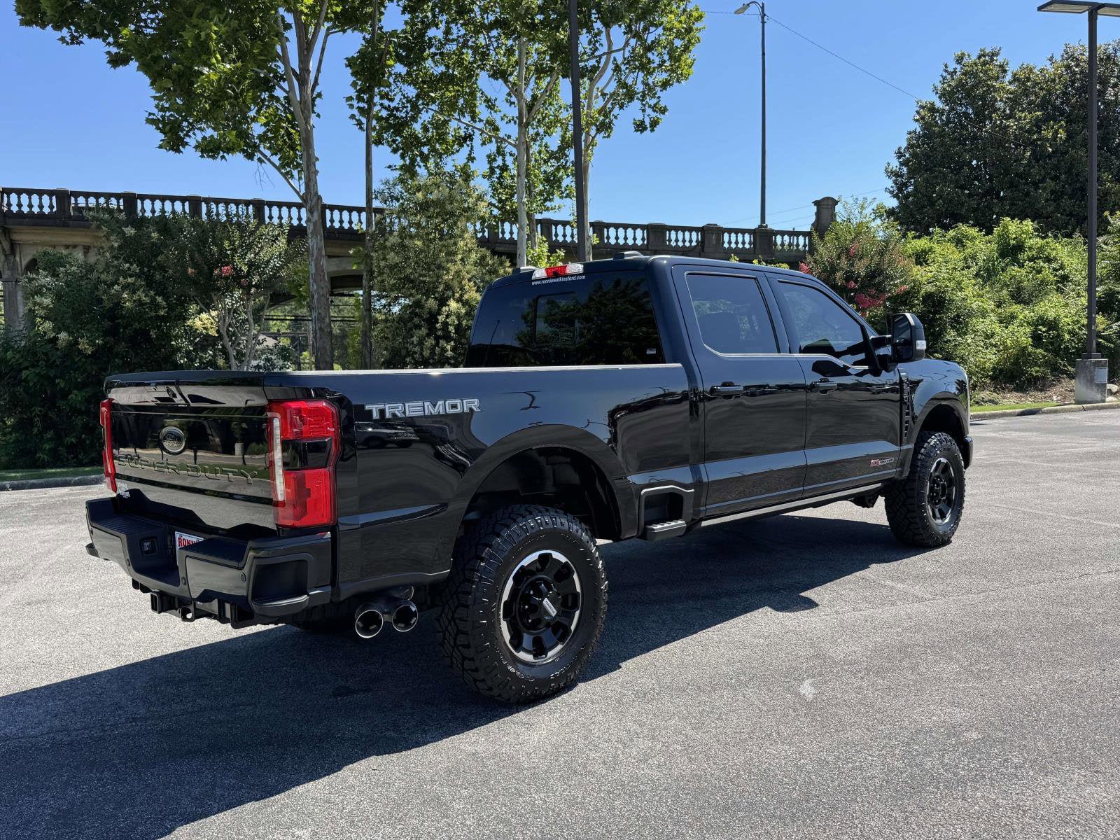 Certified 2026 Ford F250 Lariat w/ Tremor Off-Road Package AWD/4WD image 4