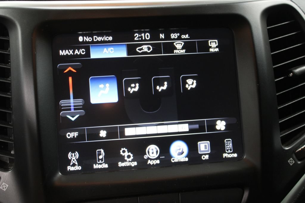 Used 2018 Jeep Cherokee Latitude Plus FWD image 44