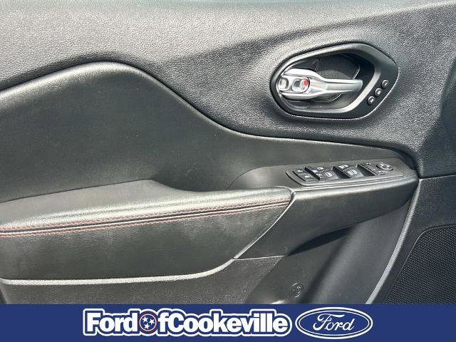 Used 2019 Jeep Cherokee Trailhawk AWD/4WD image 27
