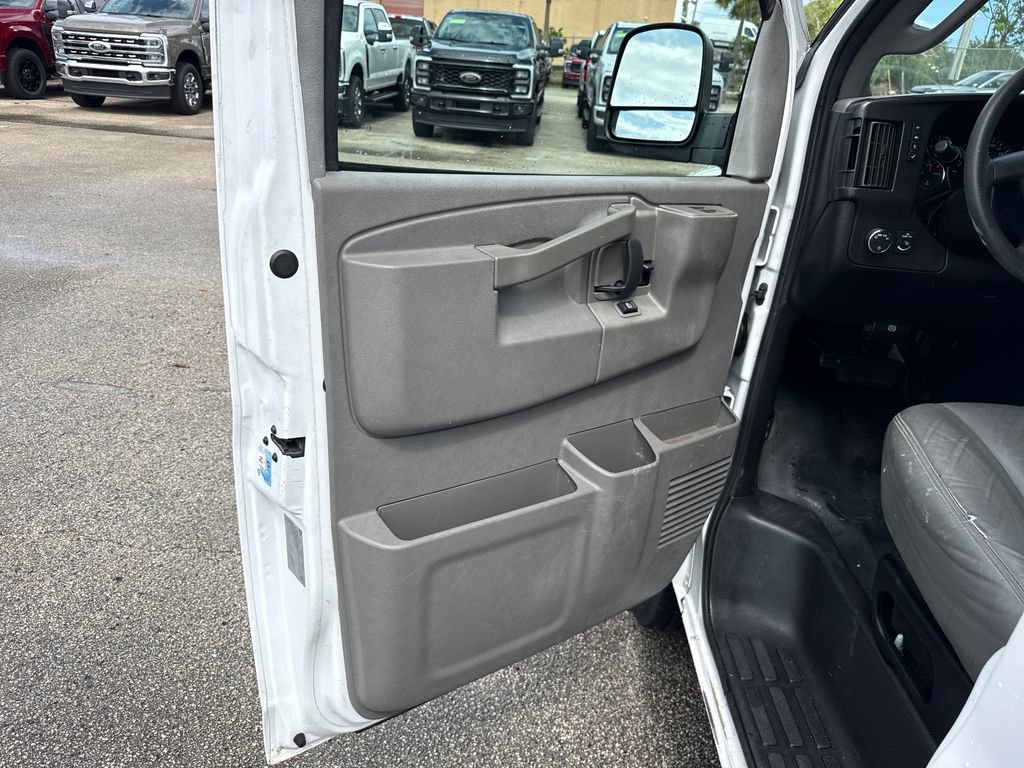 Used 2017 Chevrolet Express 2500 RWD image 13