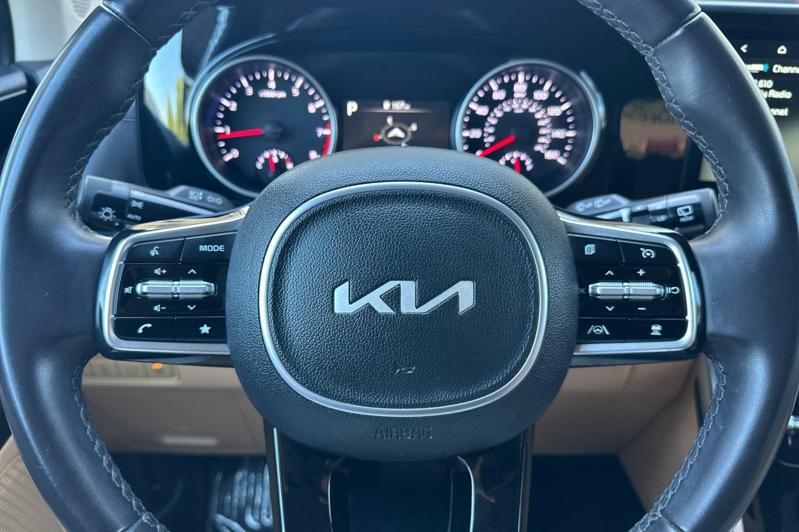 Used 2024 Kia Carnival EX FWD image 22