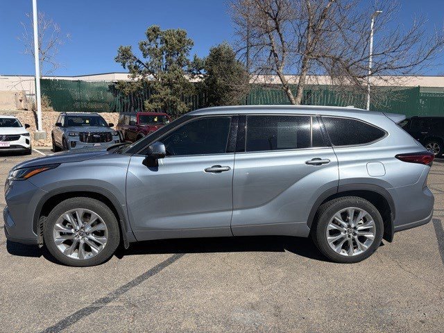 Used 2020 Toyota Highlander Limited image 3