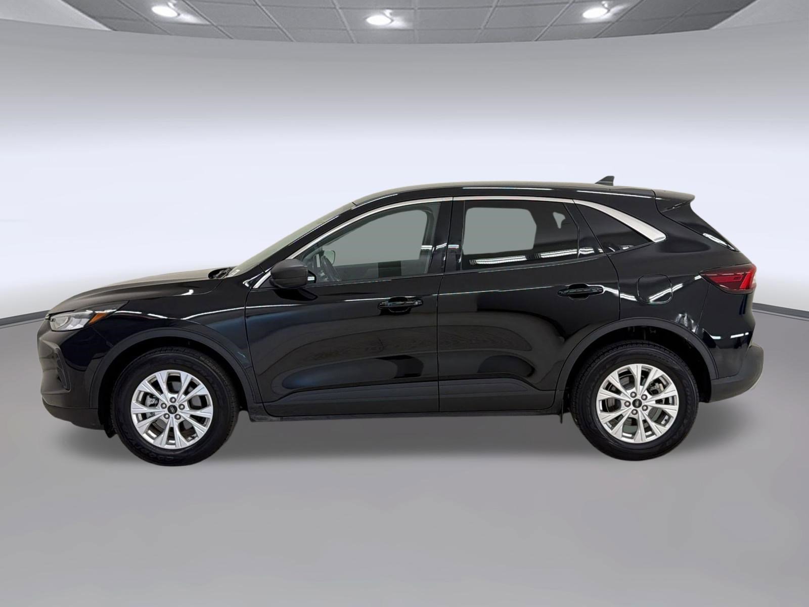 Certified 2023 Ford Escape Active AWD/4WD image 2