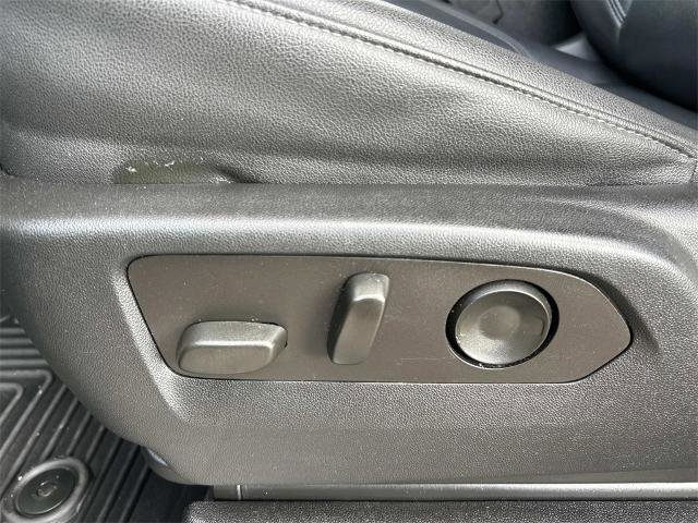 Used 2022 Chevrolet Suburban Z71 image 32