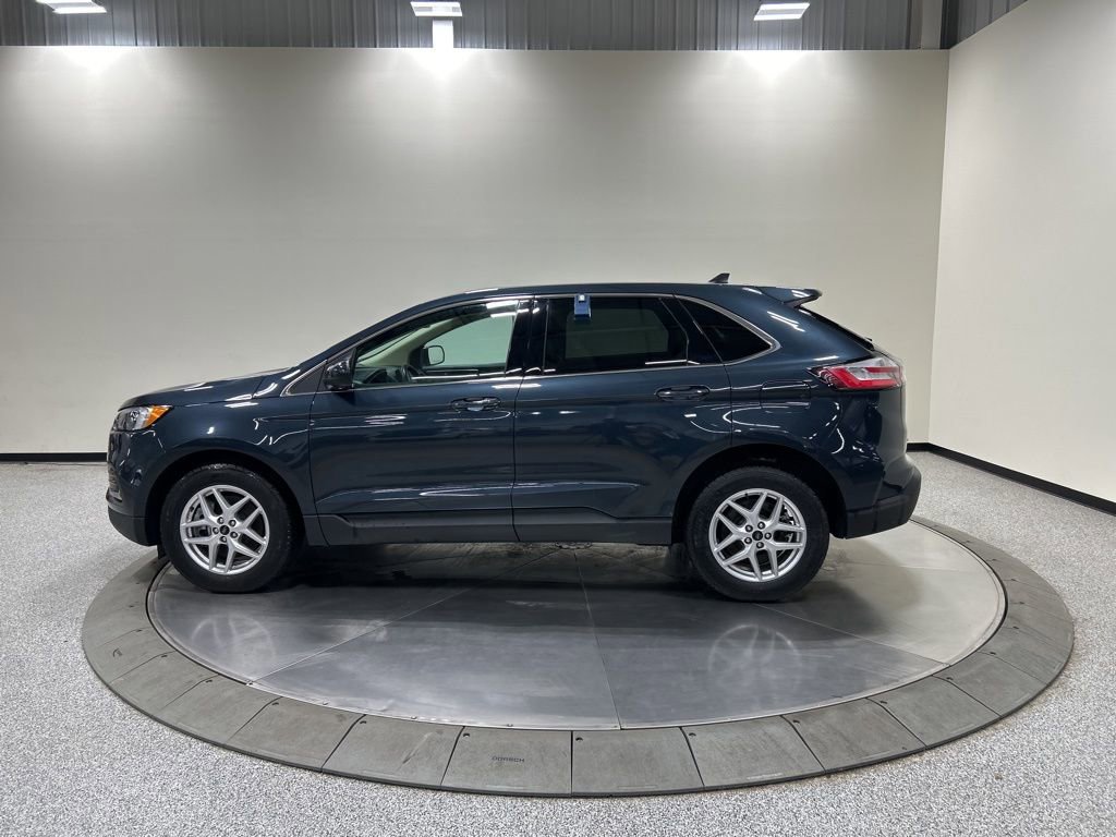 Certified 2024 Ford Edge SEL w/ Convenience Package AWD/4WD image 2