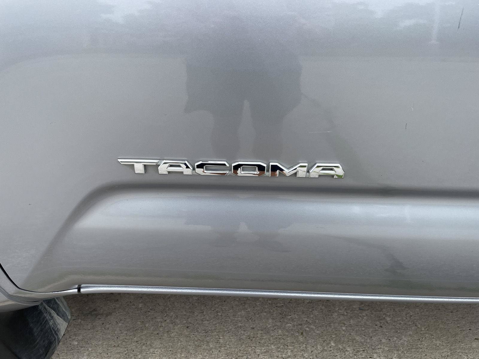 Used 2020 Toyota Tacoma SR5 AWD/4WD image 36