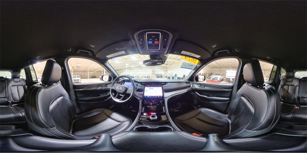 Used 2024 Jeep Grand Cherokee Limited image 30