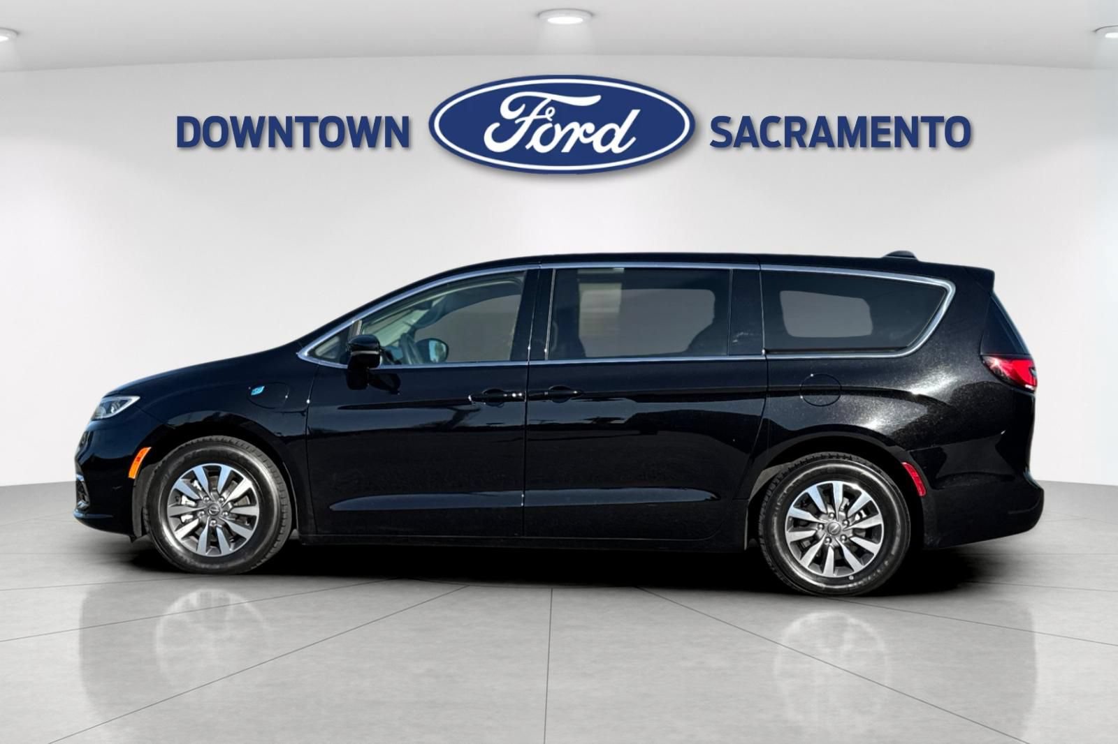 Used 2024 Chrysler Pacifica Limited FWD image 7