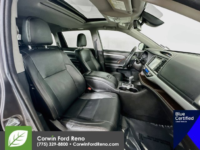 Used 2017 Toyota Highlander XLE AWD/4WD image 34