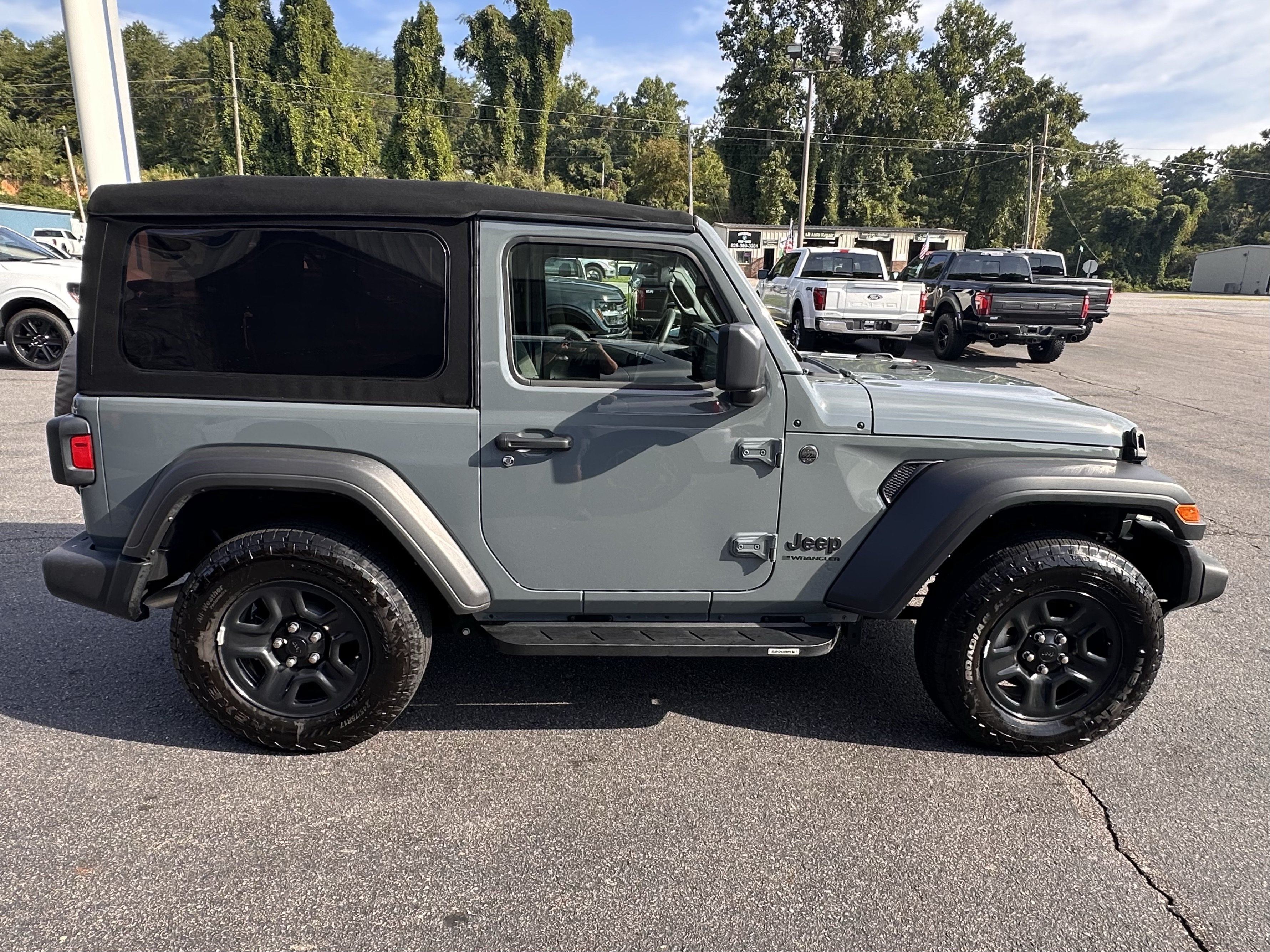 Used 2024 Jeep Wrangler Sport AWD/4WD image 5