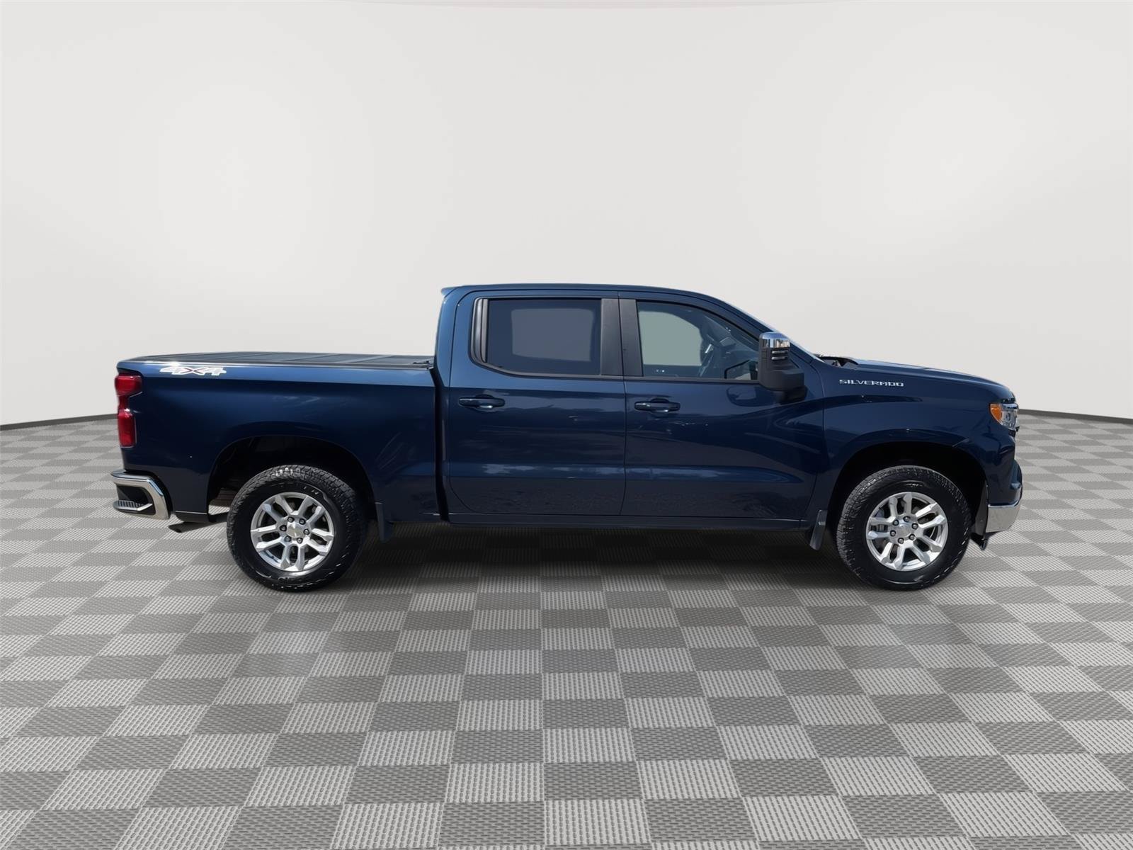 Used 2022 Chevrolet Silverado 1500 LT AWD/4WD image 6