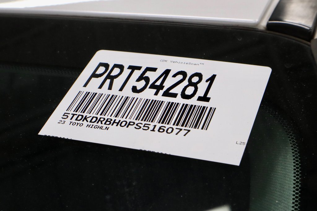 Used 2023 Toyota Highlander LE image 37