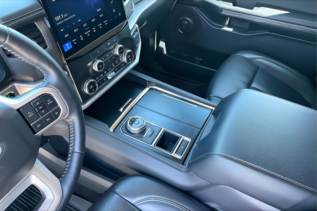 Certified 2022 Ford Expedition XLT RWD image 15