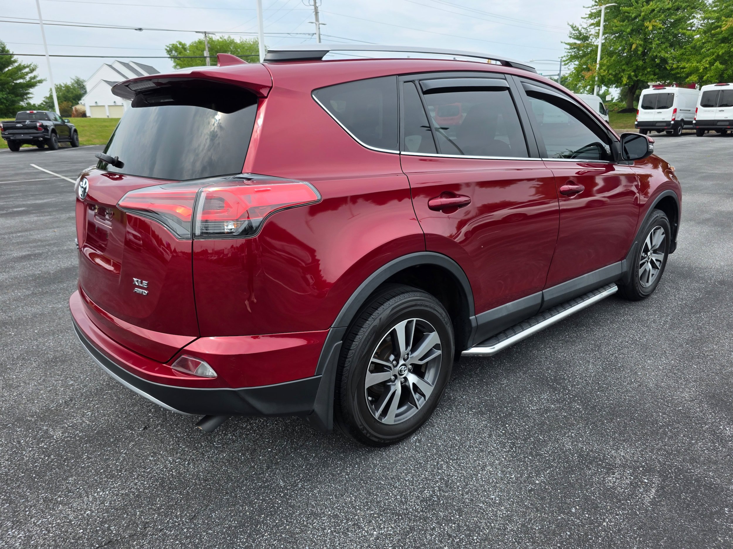 Used 2018 Toyota RAV4 XLE AWD/4WD image 5