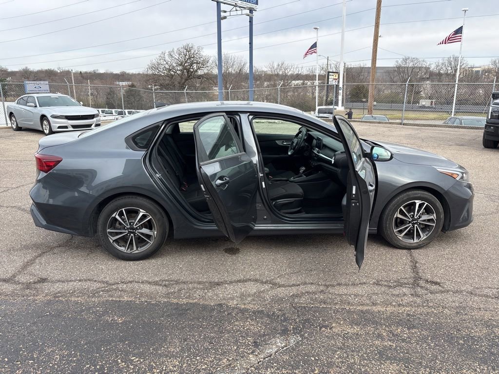 Used 2023 Kia Forte LXS w/ LXS Technology Package image 8