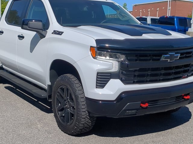 Used 2025 Chevrolet Silverado 1500 LT Trail Boss w/ Convenience Package II AWD/4WD image 10