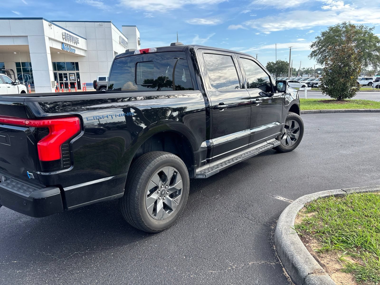 Certified 2023 Ford F150 Lightning Lariat w/ Tow Technology Package AWD/4WD image 7