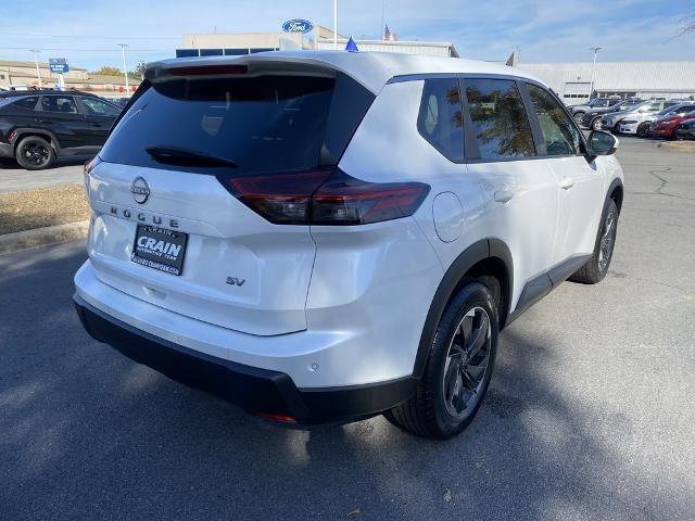 Used 2024 Nissan Rogue SV image 5