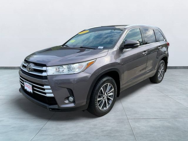 Used 2019 Toyota Highlander XLE AWD/4WD image 3